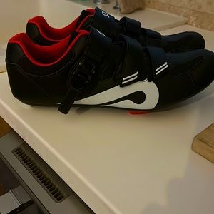Peloton Mens Cycling shoes with Look Cleats on. Never Worn. Size 47 US size 13
